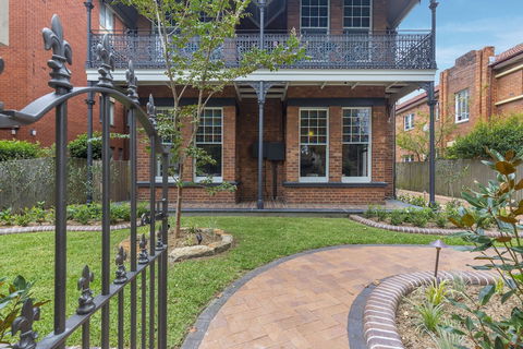 Dalziel Lodge - Accommodation Fremantle 1