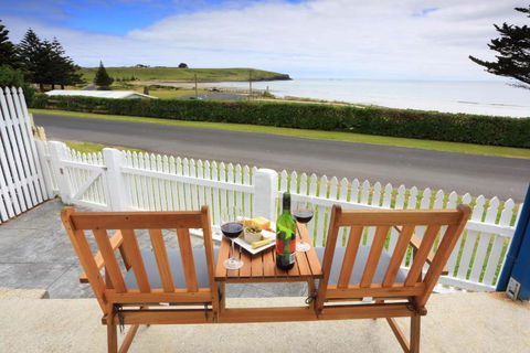 At The Beach & Not Quite At The Beach Holiday Cottages Stanley - Accommodation Fremantle 6