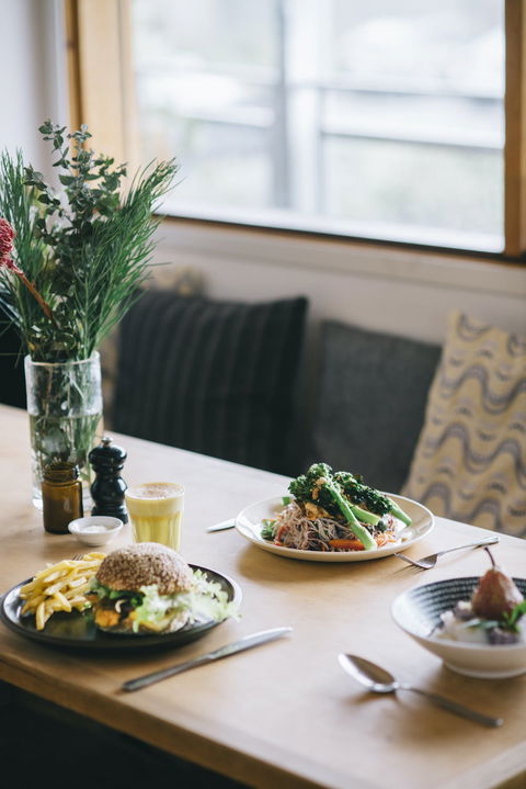 The Merri Table - Accommodation Fremantle 0