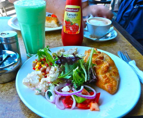Q Cafe - Accommodation Fremantle 0