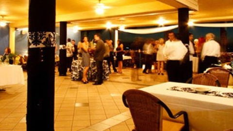 La Beach Restaurant - Accommodation Fremantle 2