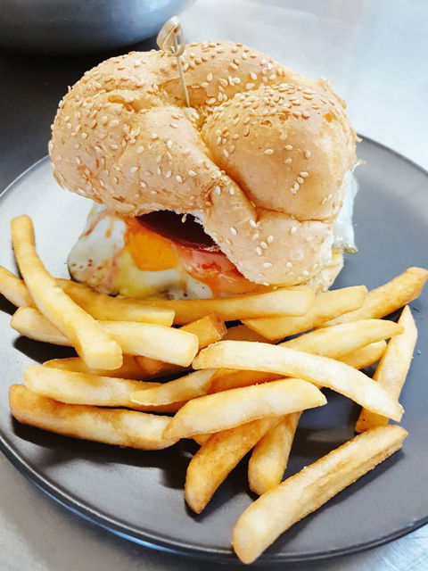 Mt Lyell Hotel Thai - European Bar And Restaurant - Accommodation Fremantle 1