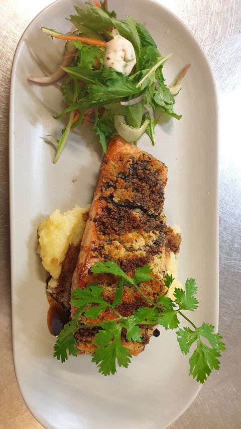 Mt Lyell Hotel Thai - European Bar And Restaurant - Accommodation Fremantle 4