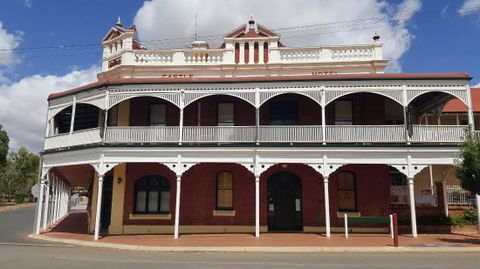 Castle Hotel Bistro - Accommodation Fremantle 0