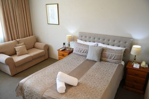 Cotswold Gardens - Accommodation Fremantle 1