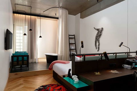 QT Melbourne - Accommodation Fremantle 7
