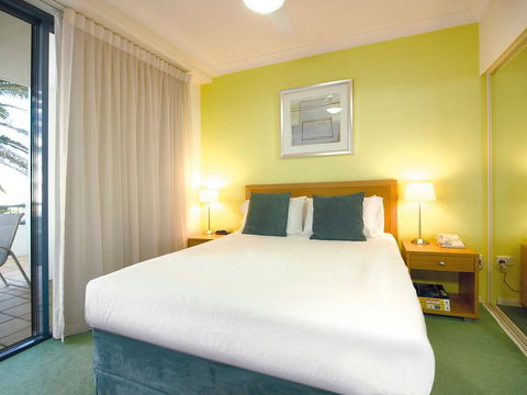 Oaks Calypso Plaza Resort - Accommodation Fremantle 2