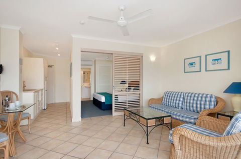 Macrossan House Boutique Holidays Apts - Accommodation Fremantle 2