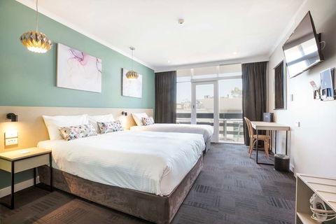 Watermark Glenelg - Accommodation Fremantle 2