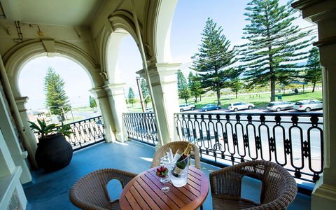 Largs Pier Hotel - Accommodation Fremantle 2