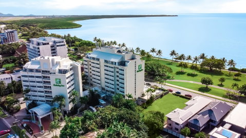 Holiday Inn Cairns Harbourside - Accommodation Fremantle 2