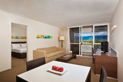 Holiday Inn Cairns Harbourside - Accommodation Fremantle 14