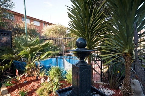 Country Plaza Queanbeyan - Accommodation Fremantle 2