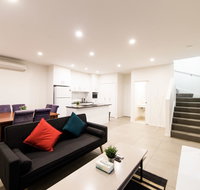 3BR Townhouse Double Garage walk to Lake Ginninderra - Accommodation Fremantle
