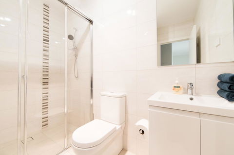 3BR Townhouse Double Garage Walk To Lake Ginninderra - Accommodation Fremantle 5