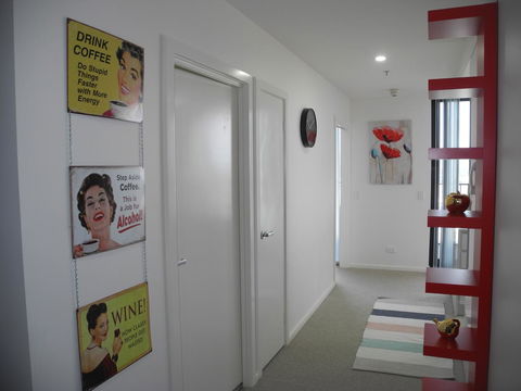 3BR Executive Apartment With Lake And Mountain Views - Accommodation Fremantle 5