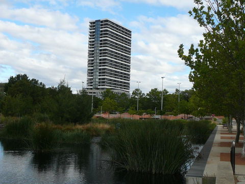 3BR Executive Apartment With Lake And Mountain Views - Accommodation Fremantle 6