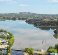 3BR Executive Apartment with Lake and Mountain views - Accommodation Fremantle