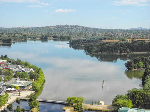 3BR Executive Apartment With Lake And Mountain Views - Accommodation Fremantle 0