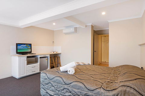 Heritage House Motel & Units - Accommodation Fremantle 2