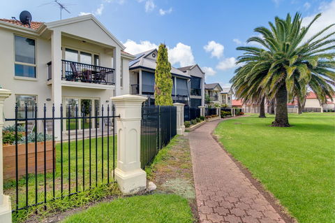Port Adelaide Harbourside House - Accommodation Fremantle 0