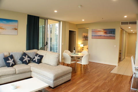 Beachside Luxury Apartments One & Two Bedroom In Beachfront Oaks Pier Building - Accommodation Fremantle 4