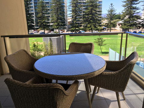 Beachside Luxury Apartments One & Two Bedroom In Beachfront Oaks Pier Building - Accommodation Fremantle 25