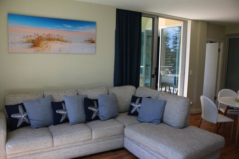 Beachside Luxury Apartments One & Two Bedroom In Beachfront Oaks Pier Building - Accommodation Fremantle 12