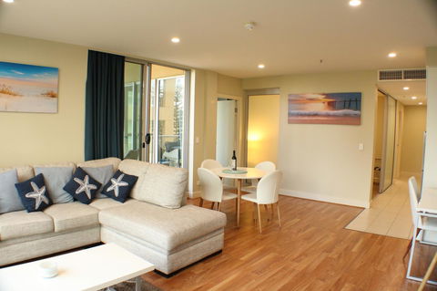 Beachside Luxury Apartments One & Two Bedroom In Beachfront Oaks Pier Building - Accommodation Fremantle 5