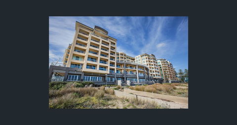 Beachside Luxury Apartments One & Two Bedroom In Beachfront Oaks Pier Building - Accommodation Fremantle 2