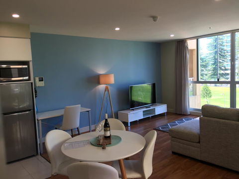 Beachside Luxury Apartments One & Two Bedroom In Beachfront Oaks Pier Building - Accommodation Fremantle 19