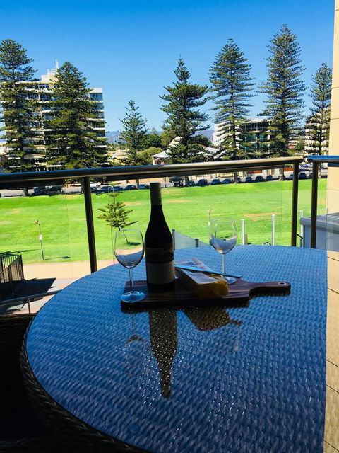 Beachside Luxury Apartments One & Two Bedroom In Beachfront Oaks Pier Building - Accommodation Fremantle 26
