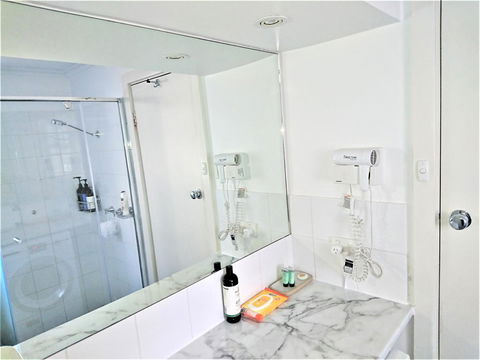 Hi 5 Glenelg Studio Apartment - Accommodation Fremantle 6