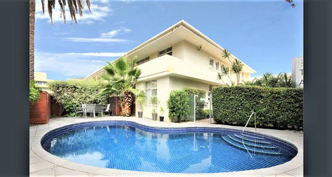 Hi 5 Glenelg Studio Apartment - Accommodation Fremantle 0