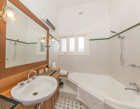 The Tudor House - Accommodation Fremantle 15