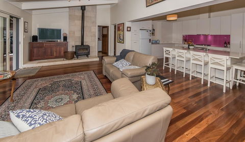 The Tudor House - Accommodation Fremantle 5