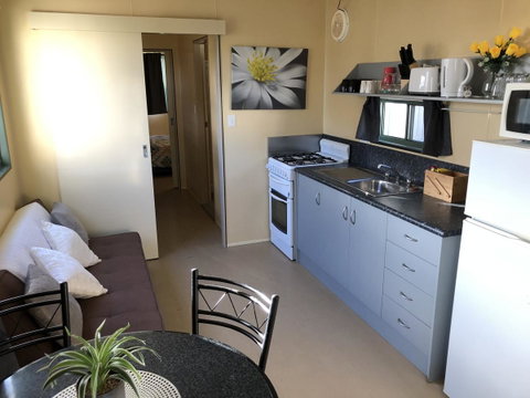 Rocks Retreat Cabin - Dolphin - Accommodation Fremantle 6