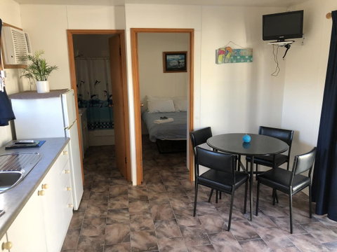 Rocks Retreat Cabin - Dolphin - Accommodation Fremantle 4