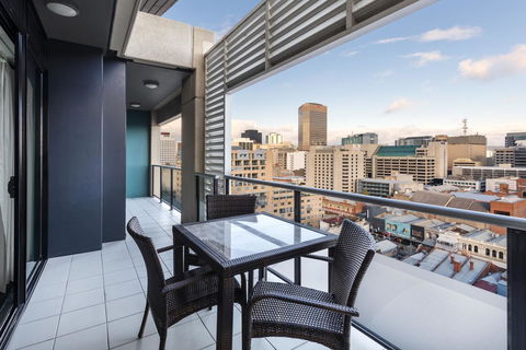 Oaks Adelaide Horizons Suites - Accommodation Fremantle 2