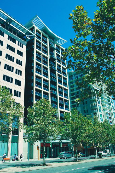 Oaks Adelaide Horizons Suites - Accommodation Fremantle 0