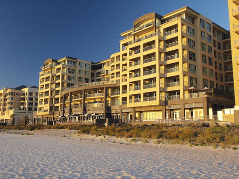 Oaks Glenelg Plaza Pier Suites - Accommodation Fremantle 1