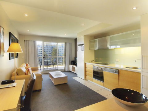 Oaks Glenelg Plaza Pier Suites - Accommodation Fremantle 6