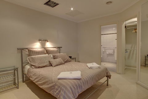 Tasman Beachside Apartment - Accommodation Fremantle 6