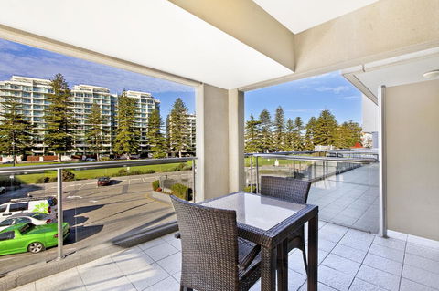 Glenelg Seaside Apartment - Accommodation Fremantle 11