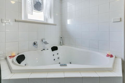 \'THE CHURCH\' Guest Home, Gawler Barossa Region - Accommodation Fremantle 6