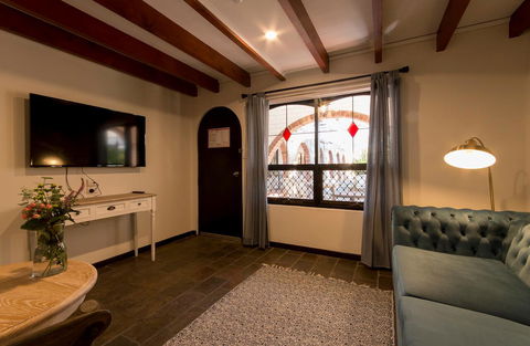 The Manor Basket Range - Accommodation Fremantle 7