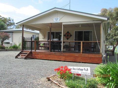 Lazy Days Cottage - Victor Harbor - Accommodation Fremantle 0