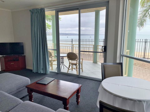 Hilton Beachfront Motel - Accommodation Fremantle 3