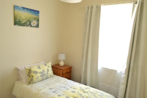 Prospect Holiday House - Accommodation Fremantle 2