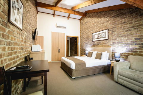 The Lodge By Manna - Accommodation Fremantle 3